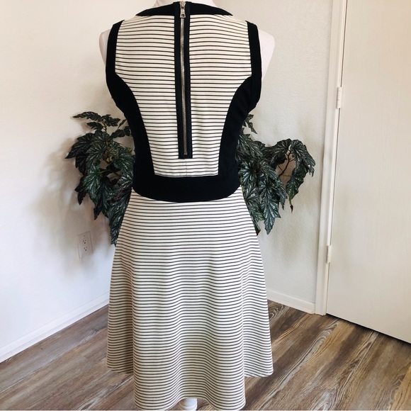 EUC Karen Kane fit and flare dress - Picture 2 of 5